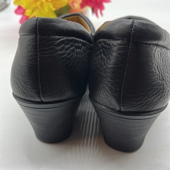 Softspots Black leather heeled loafer Sz 11 Wide. BLO1834A - Picture 5 of 10